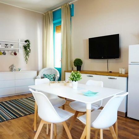 Villa Aurelia -Seafront Apartment With Patio Flumini di Quartu Dış mekan fotoğraf