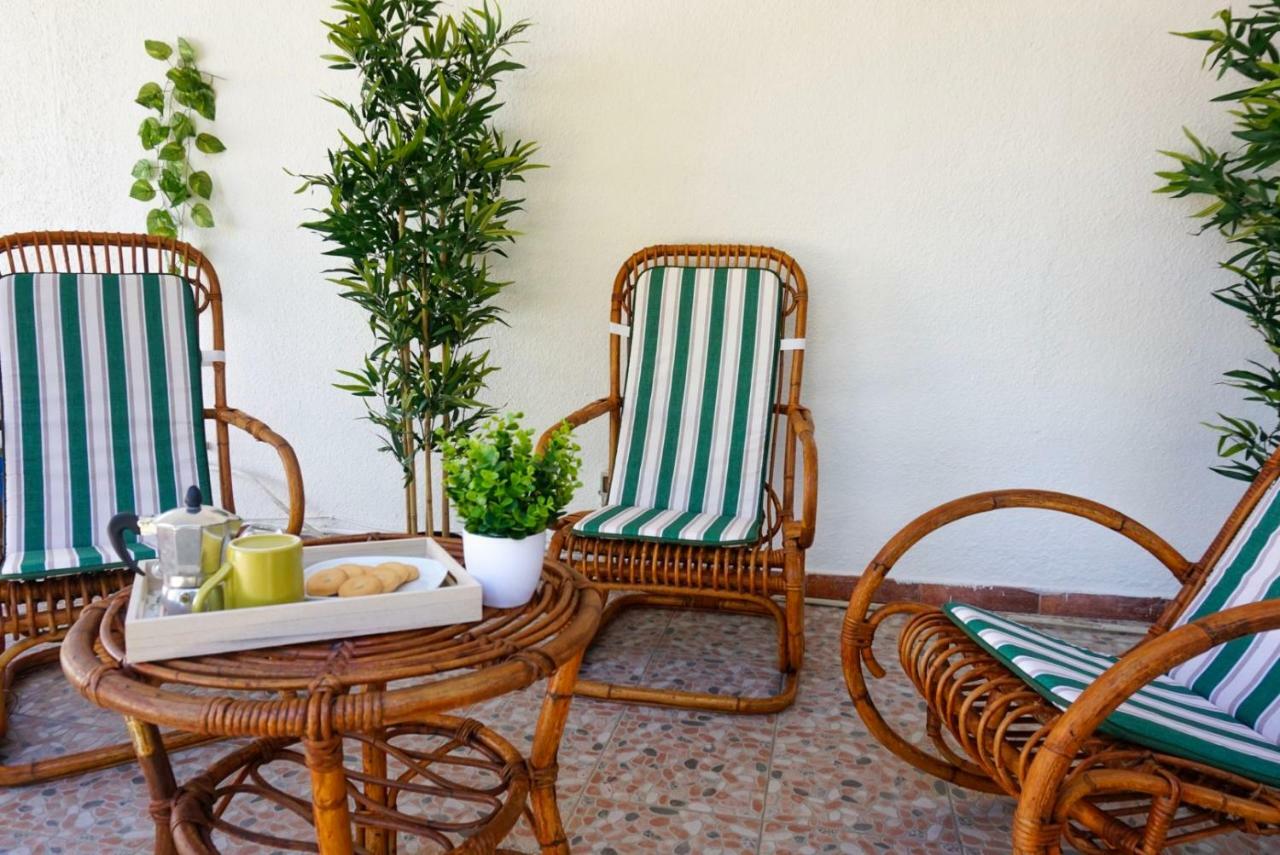 Villa Aurelia -Seafront Apartment With Patio Flumini di Quartu Dış mekan fotoğraf