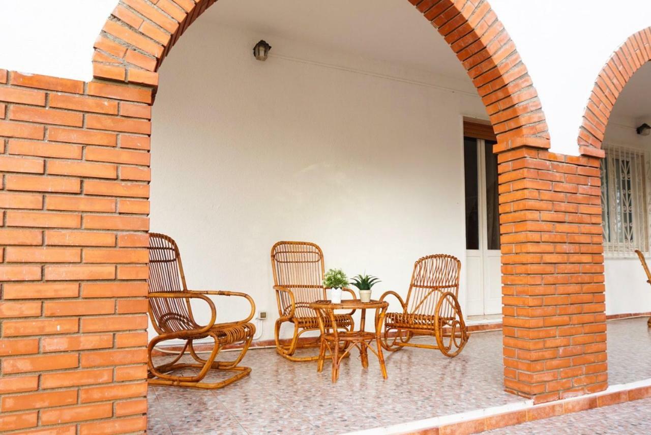 Villa Aurelia -Seafront Apartment With Patio Flumini di Quartu Dış mekan fotoğraf
