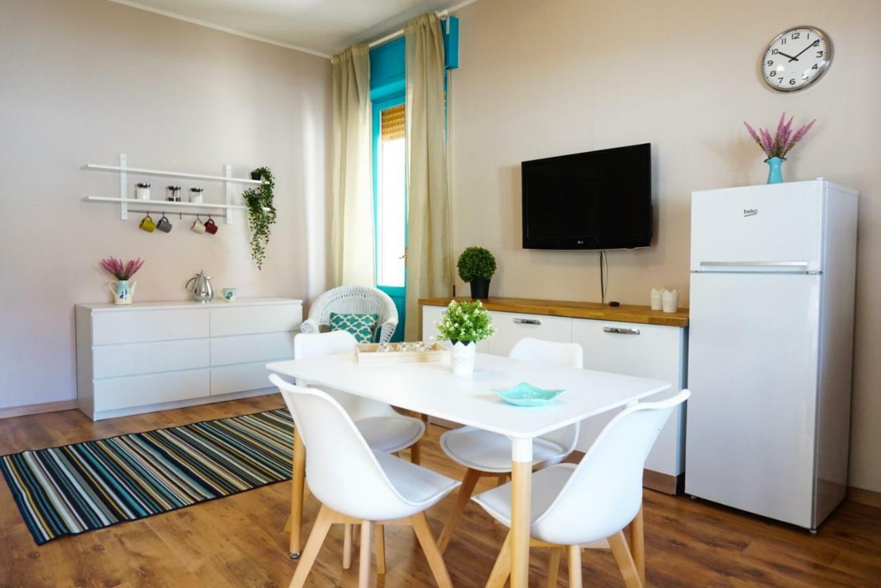 Villa Aurelia -Seafront Apartment With Patio Flumini di Quartu Dış mekan fotoğraf