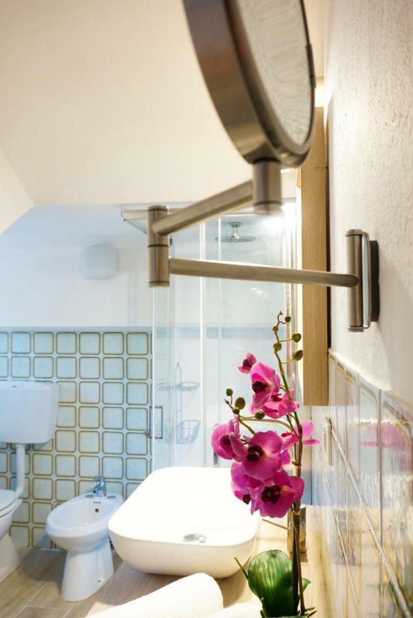 Villa Aurelia -Seafront Apartment With Patio Flumini di Quartu Dış mekan fotoğraf